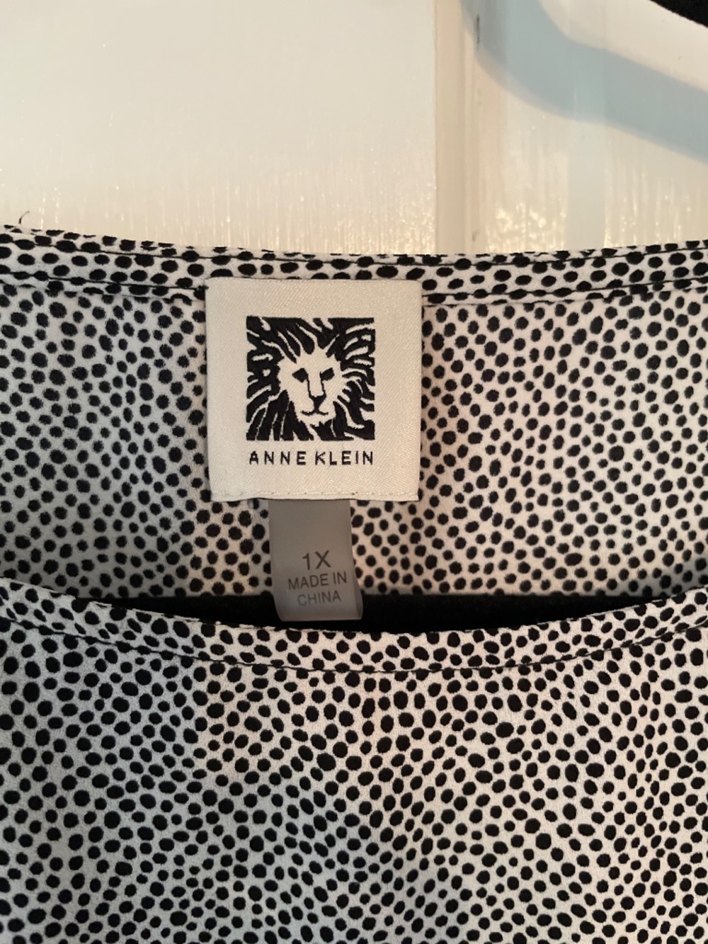 Anne Klein Rambling Dot Bateau Plus Size Blouse Black and White 1X Like New!